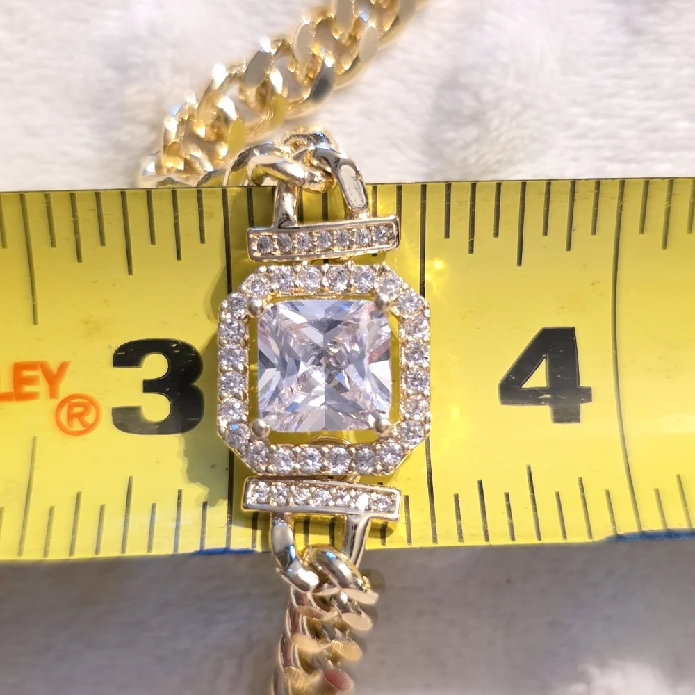 Gold Chain Bracelet with Crystal Centerpiece - Picture 8 of 9